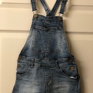 Overall shorts